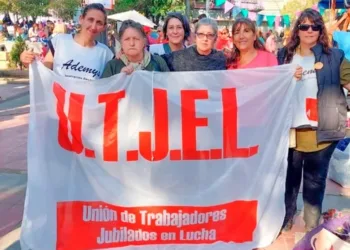 Jubilados marchan desde el Congreso en contra del veto de Milei