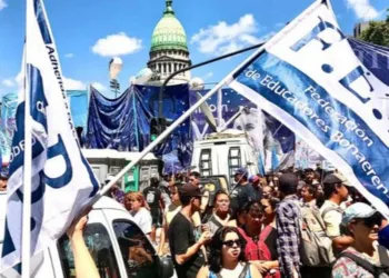 Docentes bonaerenses marcharán contra el proyecto que declara a la educación como servicio esencial