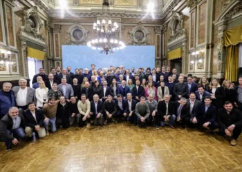 Kicillof entregó $38 mil millones a municipios y se diferenció de Milei