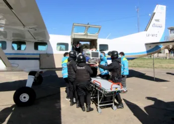 Traslado aéreo de alta complejidad de un bebé al Hospital Garrahan