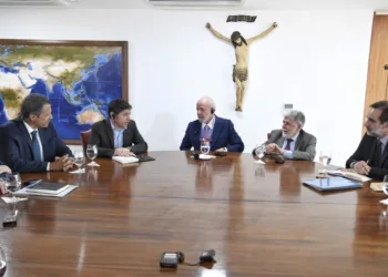 Kicillof amplía contactos internacionales: se reunió en Brasil con Lula da Silva