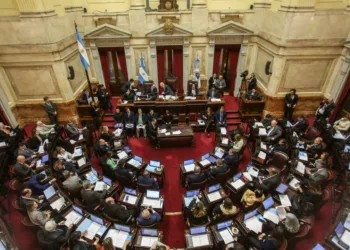El Senado retrocede con el aumento de las dietas y congela por este año los haberes de los legisladores