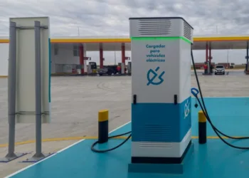 Afirman que si se extiende el uso de autos eléctricos cerrará una de cada cuatro estaciones de servicio