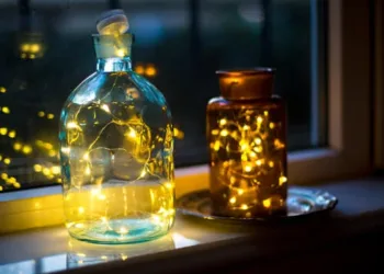 Cómo convertir botellas de vidrio en divertidas lámparas para el hogar