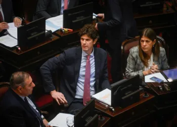 Lousteau le respondió a Milei: «Hay plata para todo, pero no hay 18 mil pesos para los jubilados»