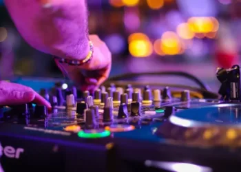 El Gobierno eliminó el pago a Sadaic por pasar música en fiestas privadas