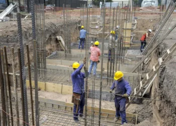 La recesión por ahora no tocó fondo: industria y construcción caen con fuerza