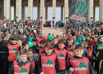 Ciclista participó del Encuentro Nacional de Mini Básquet en Rosario