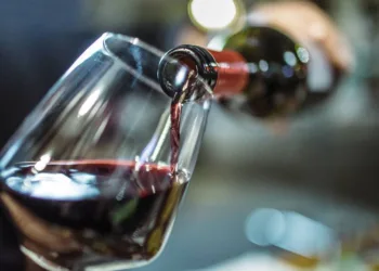 El consumo moderado de vino o bebidas con alcohol no afecta a la salud, según Harvard