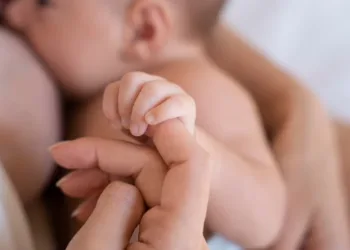 Lactancia: profesionales para asistir a la mamá y al bebé