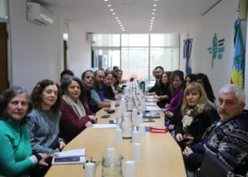 Paritarias: Provincia recibe a estatales, docentes y judiciales