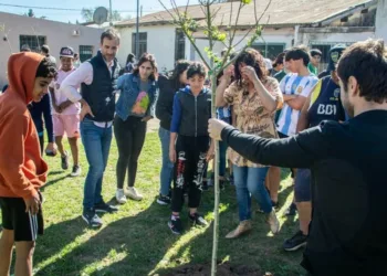 Petrecca visitó a alumnos y docentes de la Escuela Secundaria 23