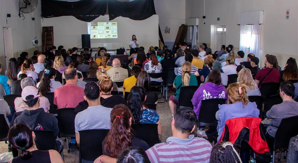 Más de 130 vecinos participaron del curso de manipulación en el barrio Ferroviario