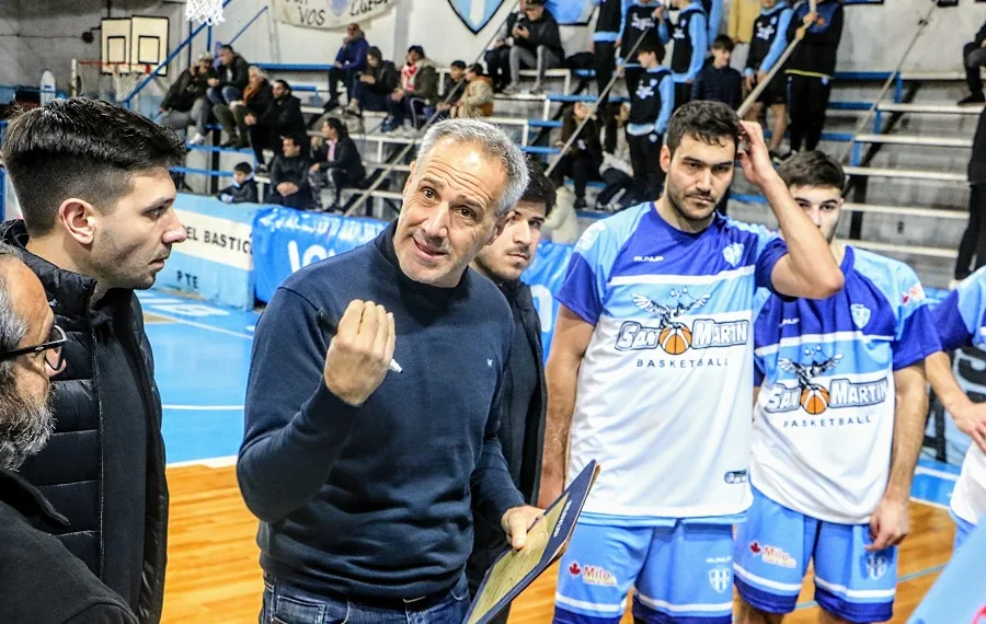 Básquet local: San Martín extendió su invicto