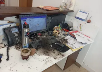 Así quedó la oficina donde explotó el paquete sospechoso enviado a Pino en La Rural