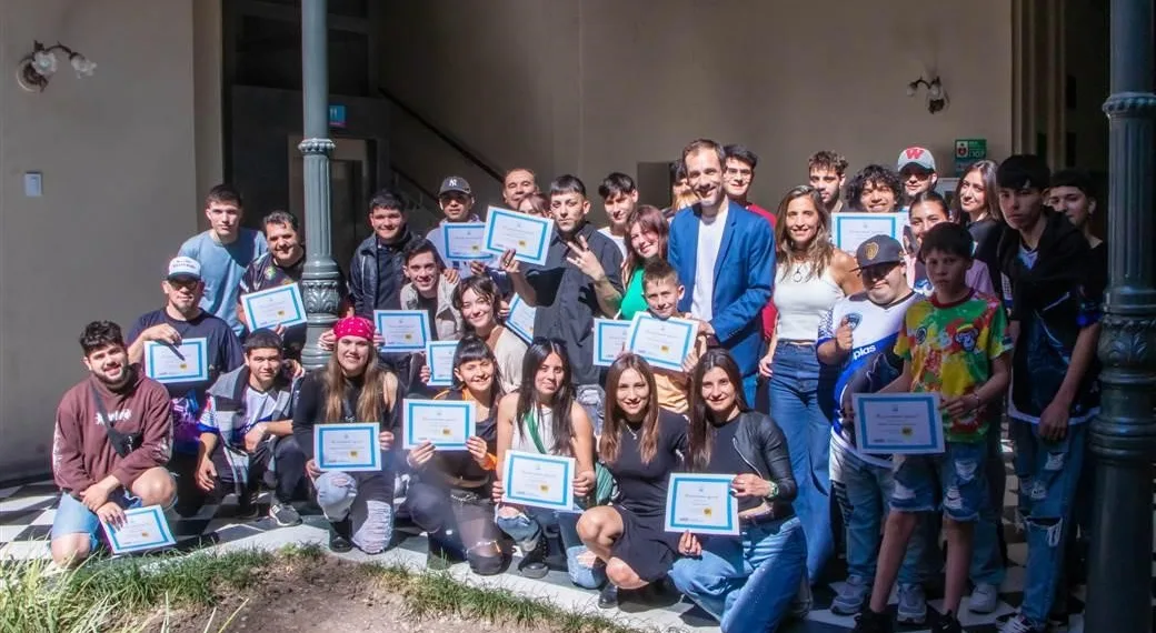 Reconociminto a los jóvenes artistas que participaron de la Fiesta de la Primavera