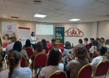 Más de 80 personas participaron del conversatorio con la consultora Natalia Arenas