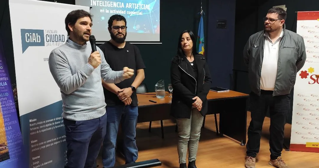 Primera charla de Inteligencia Artificial en la actividad comercial