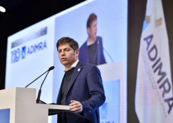 Ante metalúrgicos, Kicillof sostuvo que Milei está generando una “catástrofe industrial”