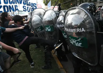 Cómo es el nuevo protocolo “antibloqueos” que reglamentó Bullrich contra las protestas sindicales