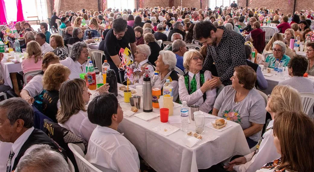 Cerca de mil jubilados festejaron su día en el Complejo San Martín