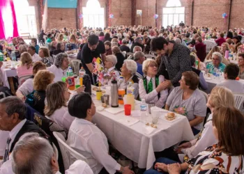 Cerca de mil jubilados festejaron su día en el Complejo San Martín