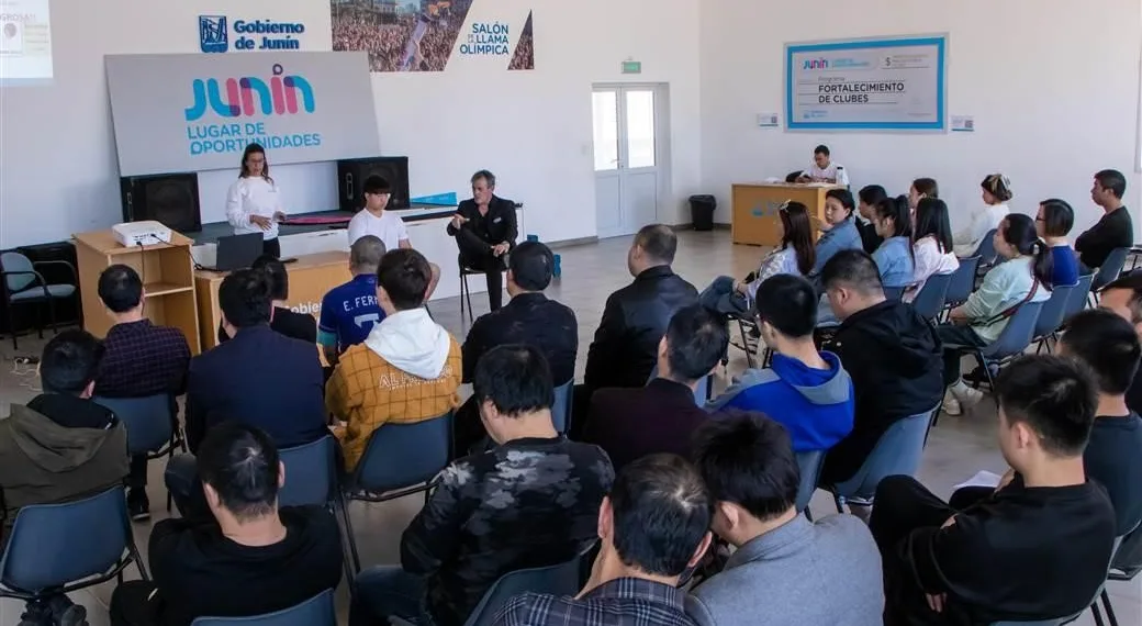 Capacitación en manipulación de alimentos dirigida para supermercadistas chinos