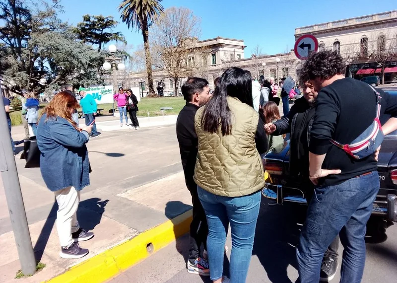 Jubilados manifestaron su disconformidad por el momento que les toca atravesar