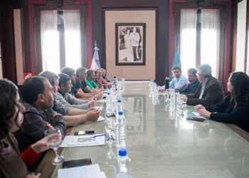 Kicillof y Rodríguez recibieron a la Mesa Agroalimentaria