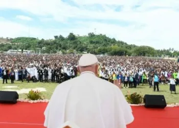 El Papa ya llegó a Timor Oriental: «El amor es más fuerte que todo y puede sanar al mundo», afirmó