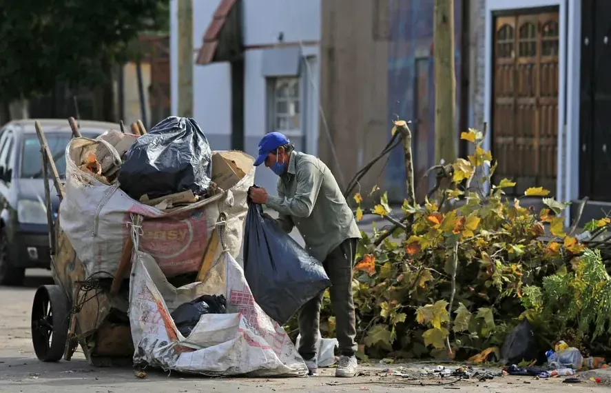 Según la UCA, en el primer semestre del año la pobreza en Argentina trepó al 52%