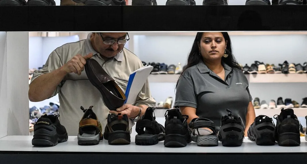 Menos ropa y recreación: cayó el consumo en agosto y acumula una baja del 6,4% en 2024