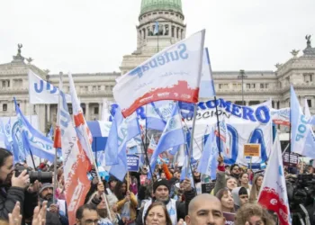 Gremios bonaerenses se suman a la protesta universitaria y el paro impactará en escuelas