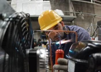 El Gobierno dice que se frenó la caída del empleo