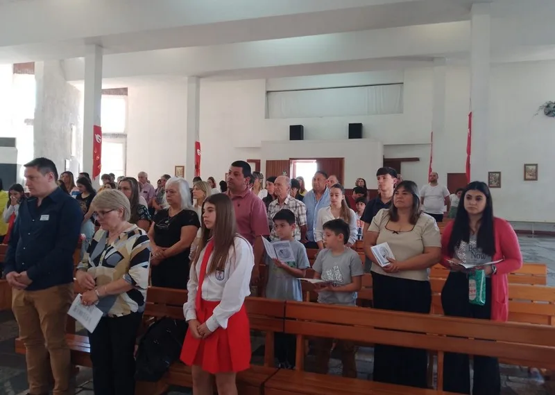 Alumnos de la Escuela Dailan Kifki School recibieron el sacramento de la Confirmación