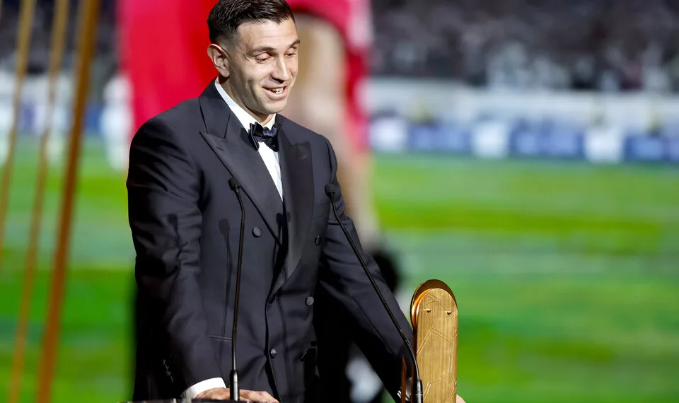 Dibu Martínez es el mejor arquero del mundo, otra vez