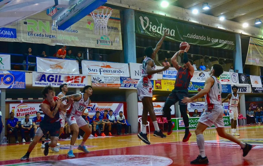 Ciclista se presenta en Bahía Blanca ante Villa Mitre