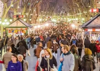 España recibió récord de 64,3 millones de turistas entre enero y agosto