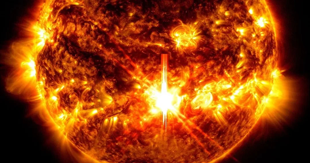 El sol está disparando una temible llamarada a l a Tierra, la más potente de los últimos siete años