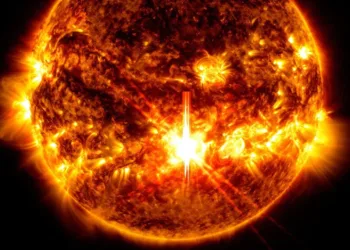 El sol está disparando una temible llamarada a l a Tierra, la más potente de los últimos siete años