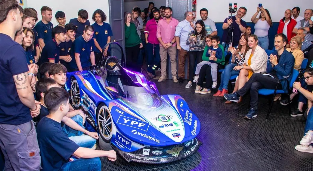 Presentaron el auto de la Escuela Técnica 1 con el que participará en el Desafío Eco 2024
