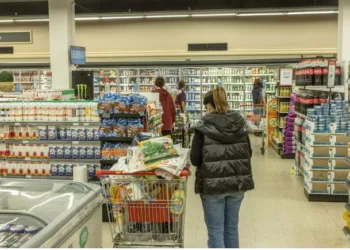 Según una encuesta, mejoran las perspectivas económicas de la gente