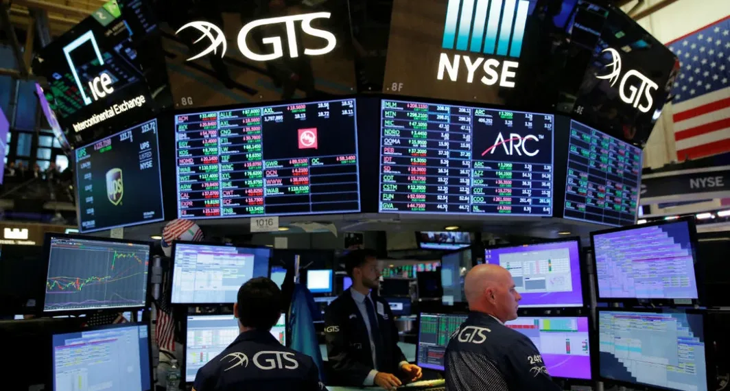 El Riesgo País cae a 893 puntos