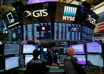 El Riesgo País cae a 893 puntos