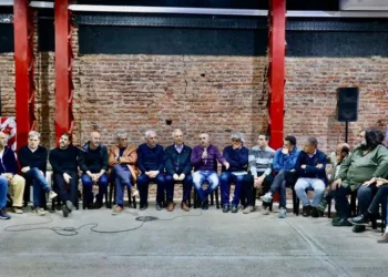 La mesa redonda de Axel Kicillof puso en marcha el acto bonaerense del 17 de octubre