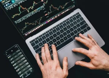 RainbowEx se va del país pero  antes le pide US$88 a los “inversores”