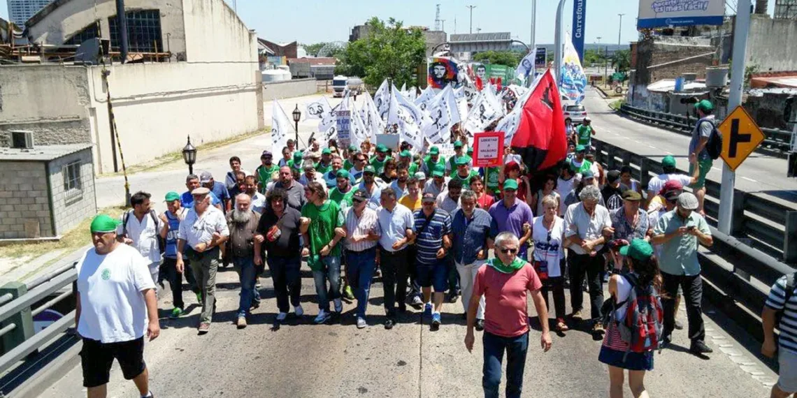 Más de 500 cortes en todo el país en el marco del paro de transporte y docente