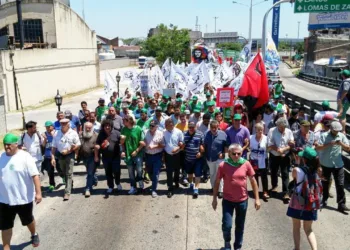 Más de 500 cortes en todo el país en el marco del paro de transporte y docente