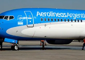 Milei afirmó que si no consigue privatizar Aerolíneas Argentinas la entregará a los empleados