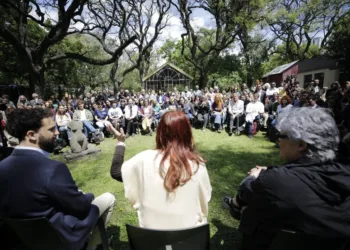 Lanzada a la campaña para presidir el PJ, CFK visitó la Universidad Nacional de las Artes